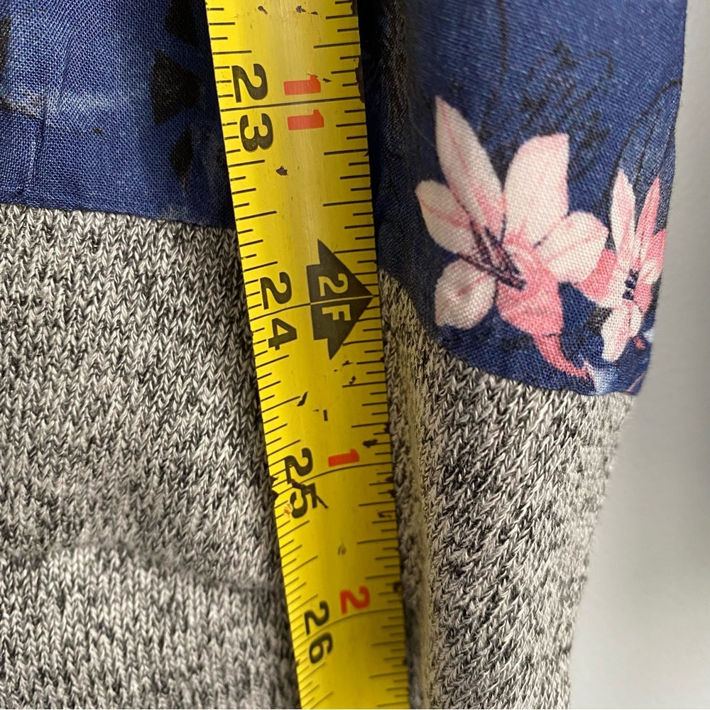 NEW Kut From The Kloth Slate Blue Floral Raglan Sleeve Top M - Picture 7 of 8